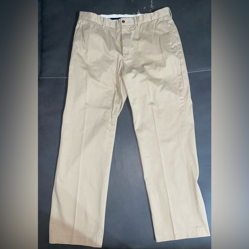 Polo by Ralph Lauren Classic Fit Chino Pants
Size 36x32
Khaki / Tan